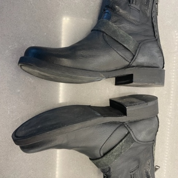 Frye Black Leather Sz 7.5 Vicky Artisan Back Zip Booties-Worn 2x - Picture 3 of 8